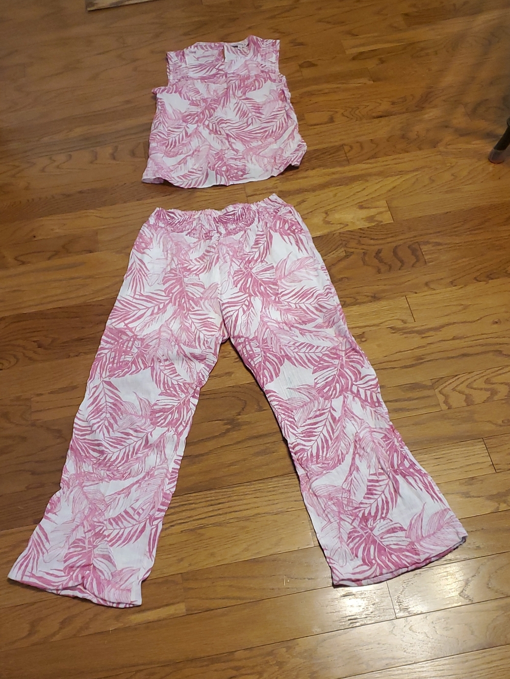 Nanette Lepore Pink & White Leaf-Print Pant Set - Sleeveless Top & Pants